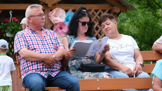 III Powiatowy Festiwal Piosenki Biesiadnej i Święto Rodzin Zastępczych w Nowinach [GALERIA ZDJĘĆ]
