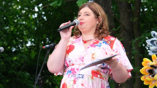 III Powiatowy Festiwal Piosenki Biesiadnej i Święto Rodzin Zastępczych w Nowinach [GALERIA ZDJĘĆ]