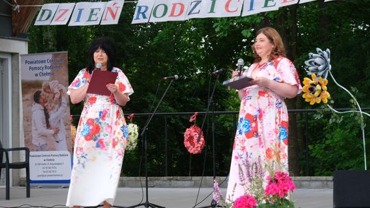 III Powiatowy Festiwal Piosenki Biesiadnej i Święto Rodzin Zastępczych w Nowinach [GALERIA ZDJĘĆ]