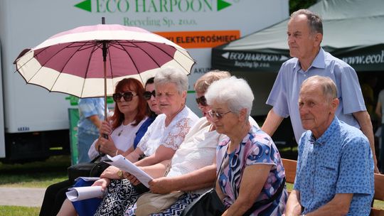 III Powiatowy Festiwal Piosenki Biesiadnej i Święto Rodzin Zastępczych w Nowinach [GALERIA ZDJĘĆ]