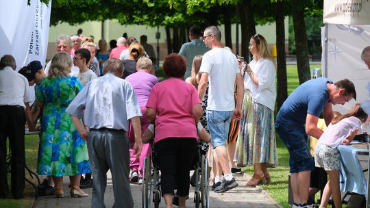 III Powiatowy Festiwal Piosenki Biesiadnej i Święto Rodzin Zastępczych w Nowinach [GALERIA ZDJĘĆ]