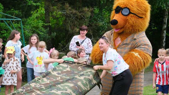 III Powiatowy Festiwal Piosenki Biesiadnej i Święto Rodzin Zastępczych w Nowinach [GALERIA ZDJĘĆ]