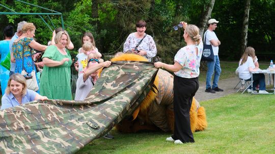 III Powiatowy Festiwal Piosenki Biesiadnej i Święto Rodzin Zastępczych w Nowinach [GALERIA ZDJĘĆ]