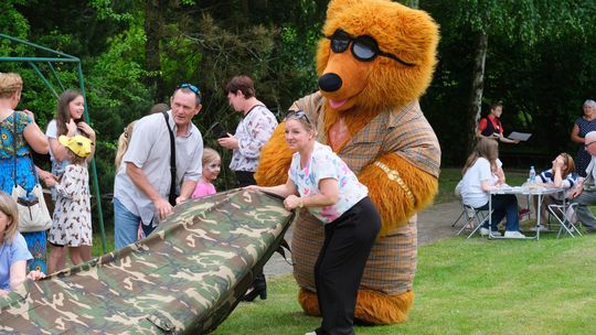 III Powiatowy Festiwal Piosenki Biesiadnej i Święto Rodzin Zastępczych w Nowinach [GALERIA ZDJĘĆ]