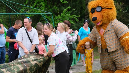 III Powiatowy Festiwal Piosenki Biesiadnej i Święto Rodzin Zastępczych w Nowinach [GALERIA ZDJĘĆ]