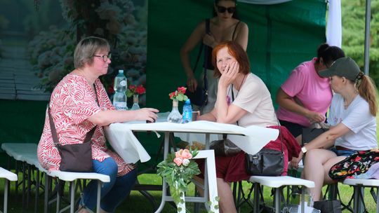 III Powiatowy Festiwal Piosenki Biesiadnej i Święto Rodzin Zastępczych w Nowinach [GALERIA ZDJĘĆ]