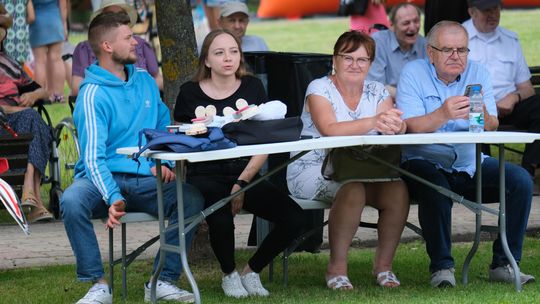 III Powiatowy Festiwal Piosenki Biesiadnej i Święto Rodzin Zastępczych w Nowinach [GALERIA ZDJĘĆ]