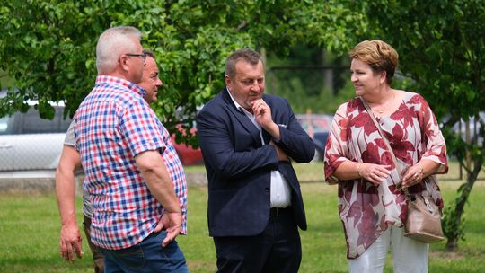 III Powiatowy Festiwal Piosenki Biesiadnej i Święto Rodzin Zastępczych w Nowinach [GALERIA ZDJĘĆ]