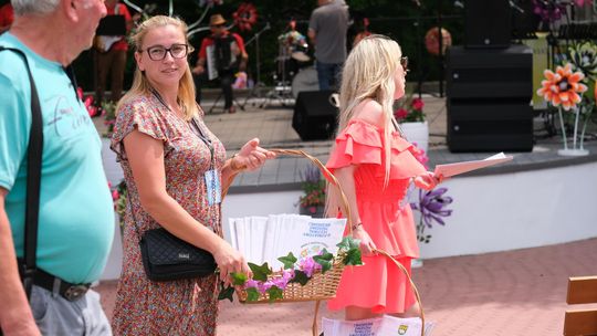 III Powiatowy Festiwal Piosenki Biesiadnej i Święto Rodzin Zastępczych w Nowinach [GALERIA ZDJĘĆ]