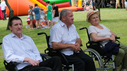 III Powiatowy Festiwal Piosenki Biesiadnej i Święto Rodzin Zastępczych w Nowinach [GALERIA ZDJĘĆ]