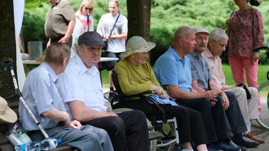 III Powiatowy Festiwal Piosenki Biesiadnej i Święto Rodzin Zastępczych w Nowinach [GALERIA ZDJĘĆ]