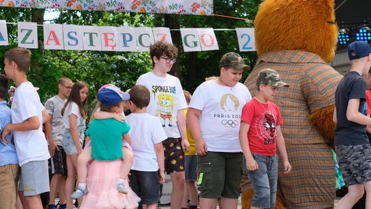 III Powiatowy Festiwal Piosenki Biesiadnej i Święto Rodzin Zastępczych w Nowinach [GALERIA ZDJĘĆ]