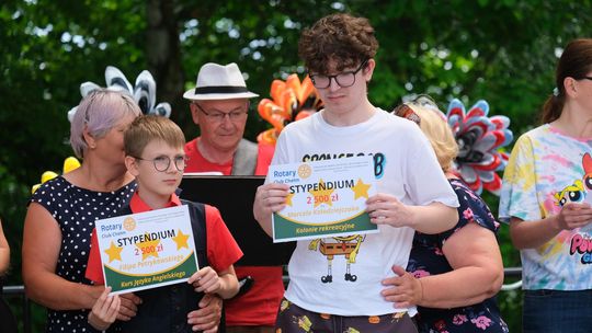 III Powiatowy Festiwal Piosenki Biesiadnej i Święto Rodzin Zastępczych w Nowinach [GALERIA ZDJĘĆ]