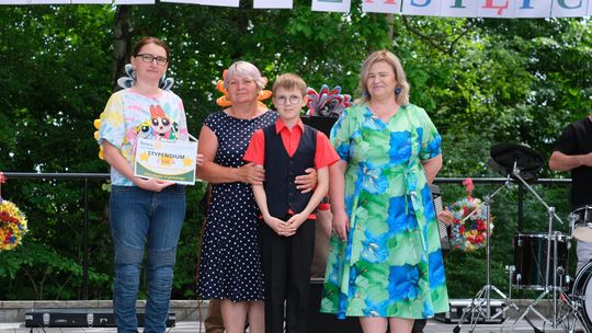 III Powiatowy Festiwal Piosenki Biesiadnej i Święto Rodzin Zastępczych w Nowinach [GALERIA ZDJĘĆ]