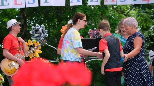 III Powiatowy Festiwal Piosenki Biesiadnej i Święto Rodzin Zastępczych w Nowinach [GALERIA ZDJĘĆ]