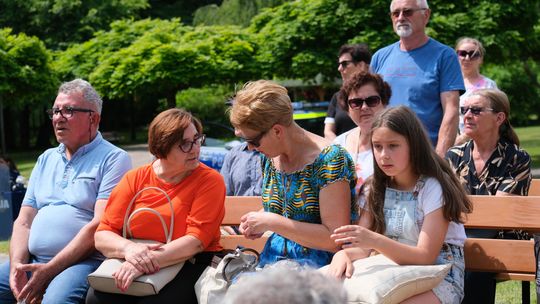 III Powiatowy Festiwal Piosenki Biesiadnej i Święto Rodzin Zastępczych w Nowinach [GALERIA ZDJĘĆ]