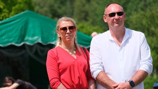 III Powiatowy Festiwal Piosenki Biesiadnej i Święto Rodzin Zastępczych w Nowinach [GALERIA ZDJĘĆ]