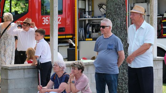 III Powiatowy Festiwal Piosenki Biesiadnej i Święto Rodzin Zastępczych w Nowinach [GALERIA ZDJĘĆ]