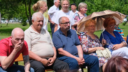 III Powiatowy Festiwal Piosenki Biesiadnej i Święto Rodzin Zastępczych w Nowinach [GALERIA ZDJĘĆ]