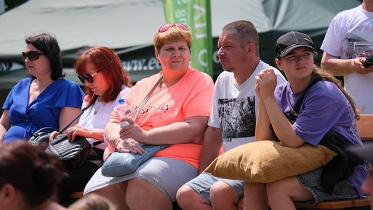 III Powiatowy Festiwal Piosenki Biesiadnej i Święto Rodzin Zastępczych w Nowinach [GALERIA ZDJĘĆ]