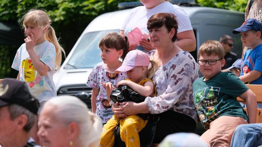 III Powiatowy Festiwal Piosenki Biesiadnej i Święto Rodzin Zastępczych w Nowinach [GALERIA ZDJĘĆ]