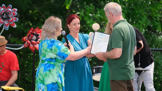 III Powiatowy Festiwal Piosenki Biesiadnej i Święto Rodzin Zastępczych w Nowinach [GALERIA ZDJĘĆ]