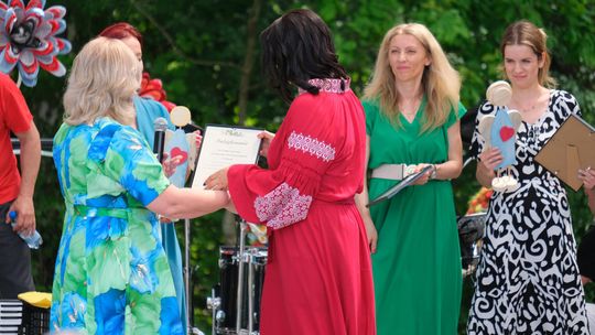 III Powiatowy Festiwal Piosenki Biesiadnej i Święto Rodzin Zastępczych w Nowinach [GALERIA ZDJĘĆ]