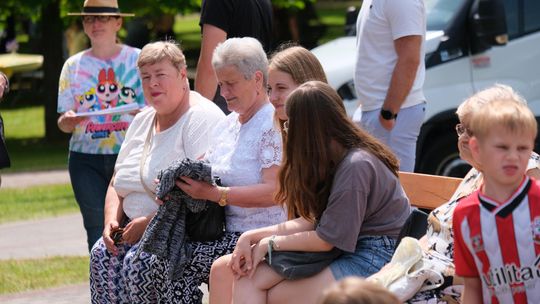 III Powiatowy Festiwal Piosenki Biesiadnej i Święto Rodzin Zastępczych w Nowinach [GALERIA ZDJĘĆ]