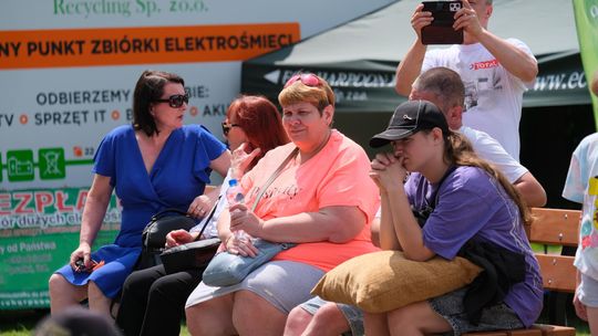 III Powiatowy Festiwal Piosenki Biesiadnej i Święto Rodzin Zastępczych w Nowinach [GALERIA ZDJĘĆ]