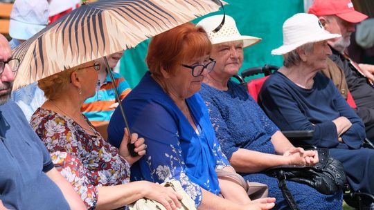 III Powiatowy Festiwal Piosenki Biesiadnej i Święto Rodzin Zastępczych w Nowinach [GALERIA ZDJĘĆ]