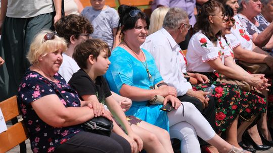 III Powiatowy Festiwal Piosenki Biesiadnej i Święto Rodzin Zastępczych w Nowinach [GALERIA ZDJĘĆ]