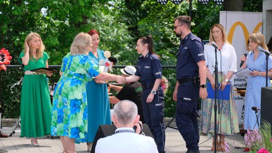 III Powiatowy Festiwal Piosenki Biesiadnej i Święto Rodzin Zastępczych w Nowinach [GALERIA ZDJĘĆ]