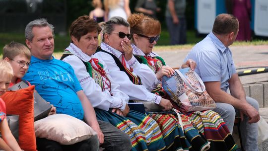 III Powiatowy Festiwal Piosenki Biesiadnej i Święto Rodzin Zastępczych w Nowinach [GALERIA ZDJĘĆ]