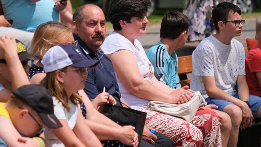 III Powiatowy Festiwal Piosenki Biesiadnej i Święto Rodzin Zastępczych w Nowinach [GALERIA ZDJĘĆ]
