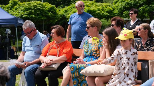 III Powiatowy Festiwal Piosenki Biesiadnej i Święto Rodzin Zastępczych w Nowinach [GALERIA ZDJĘĆ]