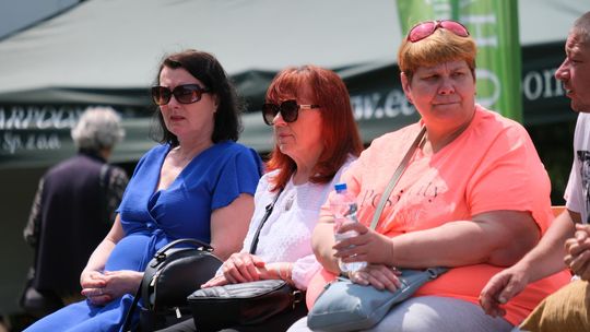 III Powiatowy Festiwal Piosenki Biesiadnej i Święto Rodzin Zastępczych w Nowinach [GALERIA ZDJĘĆ]