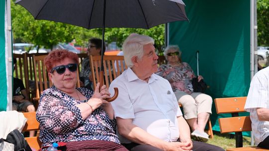 III Powiatowy Festiwal Piosenki Biesiadnej i Święto Rodzin Zastępczych w Nowinach [GALERIA ZDJĘĆ]