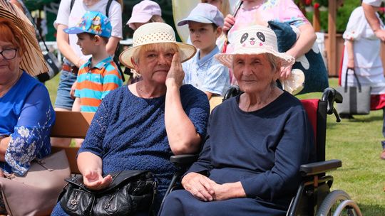 III Powiatowy Festiwal Piosenki Biesiadnej i Święto Rodzin Zastępczych w Nowinach [GALERIA ZDJĘĆ]