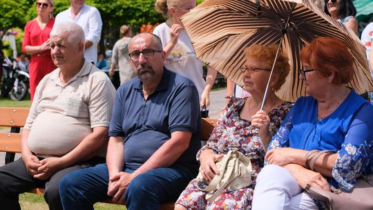 III Powiatowy Festiwal Piosenki Biesiadnej i Święto Rodzin Zastępczych w Nowinach [GALERIA ZDJĘĆ]