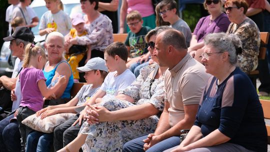 III Powiatowy Festiwal Piosenki Biesiadnej i Święto Rodzin Zastępczych w Nowinach [GALERIA ZDJĘĆ]