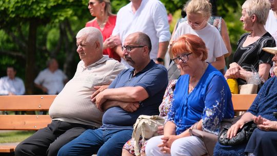 III Powiatowy Festiwal Piosenki Biesiadnej i Święto Rodzin Zastępczych w Nowinach [GALERIA ZDJĘĆ]