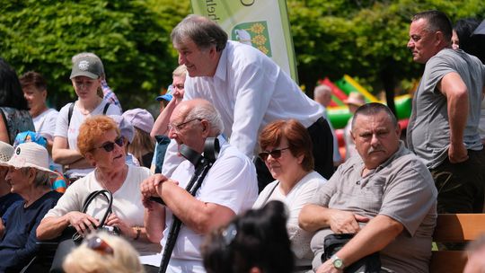 III Powiatowy Festiwal Piosenki Biesiadnej i Święto Rodzin Zastępczych w Nowinach [GALERIA ZDJĘĆ]