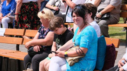 III Powiatowy Festiwal Piosenki Biesiadnej i Święto Rodzin Zastępczych w Nowinach [GALERIA ZDJĘĆ]