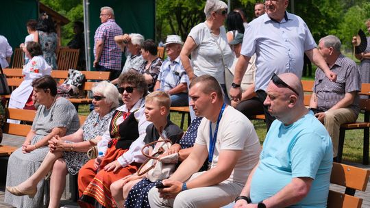 III Powiatowy Festiwal Piosenki Biesiadnej i Święto Rodzin Zastępczych w Nowinach [GALERIA ZDJĘĆ]