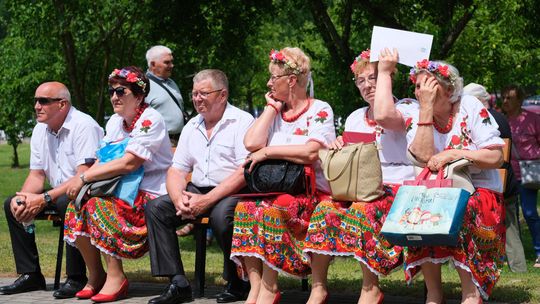 III Powiatowy Festiwal Piosenki Biesiadnej i Święto Rodzin Zastępczych w Nowinach [GALERIA ZDJĘĆ]