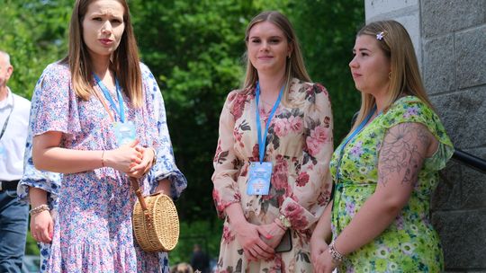 III Powiatowy Festiwal Piosenki Biesiadnej i Święto Rodzin Zastępczych w Nowinach [GALERIA ZDJĘĆ]