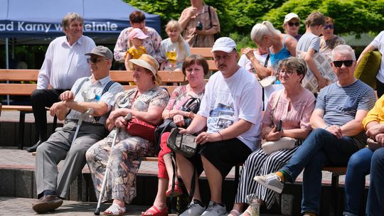 III Powiatowy Festiwal Piosenki Biesiadnej i Święto Rodzin Zastępczych w Nowinach [GALERIA ZDJĘĆ]