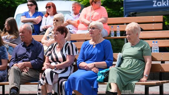 III Powiatowy Festiwal Piosenki Biesiadnej i Święto Rodzin Zastępczych w Nowinach [GALERIA ZDJĘĆ]