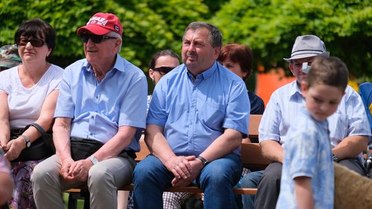 III Powiatowy Festiwal Piosenki Biesiadnej i Święto Rodzin Zastępczych w Nowinach [GALERIA ZDJĘĆ]