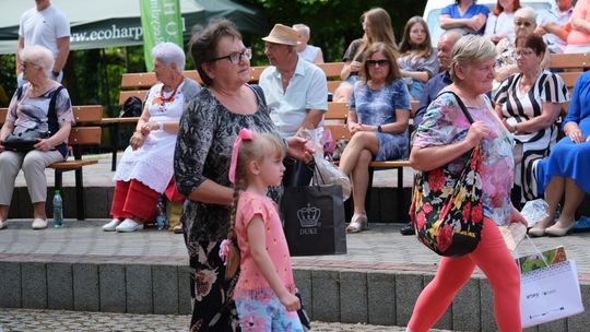 III Powiatowy Festiwal Piosenki Biesiadnej i Święto Rodzin Zastępczych w Nowinach [GALERIA ZDJĘĆ]
